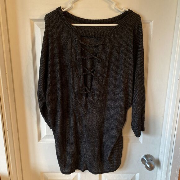 BKE Blouse Women’s Size Medium Charcoal Asymmetrical 3/4 Sleeve Strappy Back - Picture 4 of 9